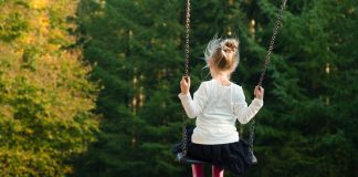 ile godzin pracuje opiekunka w żłobku praktyczny przewodnik po czasie pracy i wymaganiach