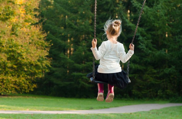 ile godzin pracuje opiekunka w żłobku praktyczny przewodnik po czasie pracy i wymaganiach