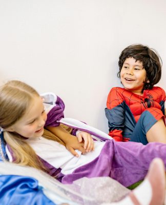 Opiekun dzienny wymagania i predyspozycje – co trzeba wiedzieć? Opiekun dzienny wymagania i predyspozycje