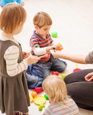 Ile zarabia pomoc nauczyciela w przedszkolu państwowym? Sprawdź aktualne stawki i dodatki Ile zarabia pomoc nauczyciela w przedszkolu państwowym Sprawdź aktualne stawki i dodatki